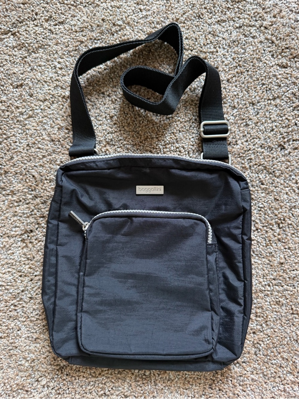 BAGGALLINI Black & Silver Nylon Zippered Crossbody Shoulder Bag